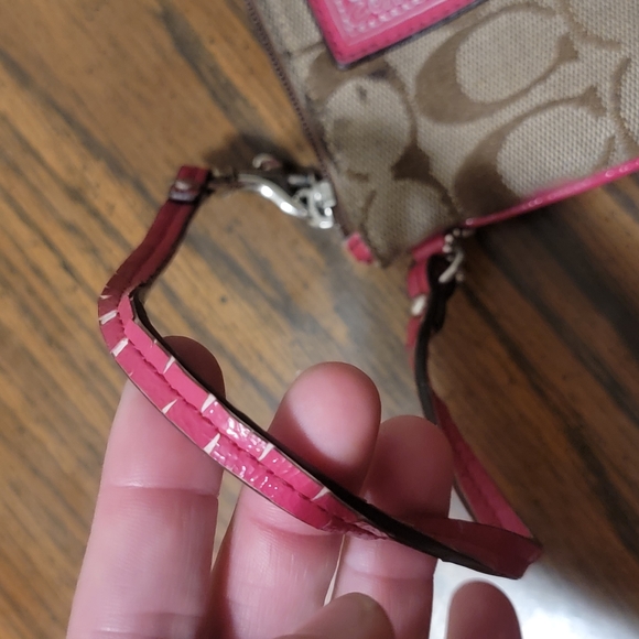 Authentic Coach Poppy Logo Wristlet - Picture 2 of 11